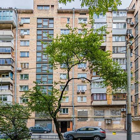 We'Reinkiev Near Pecherska Metro Station. Exterior photo